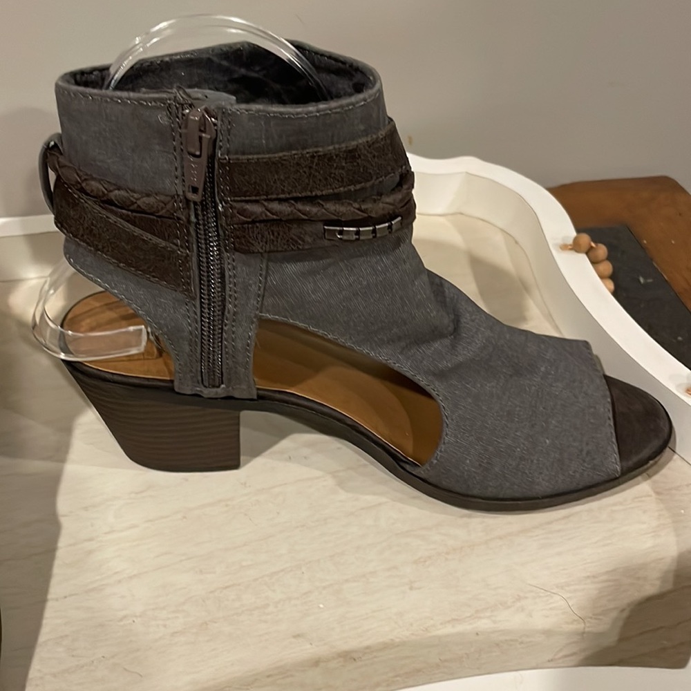 SO gladiator heels